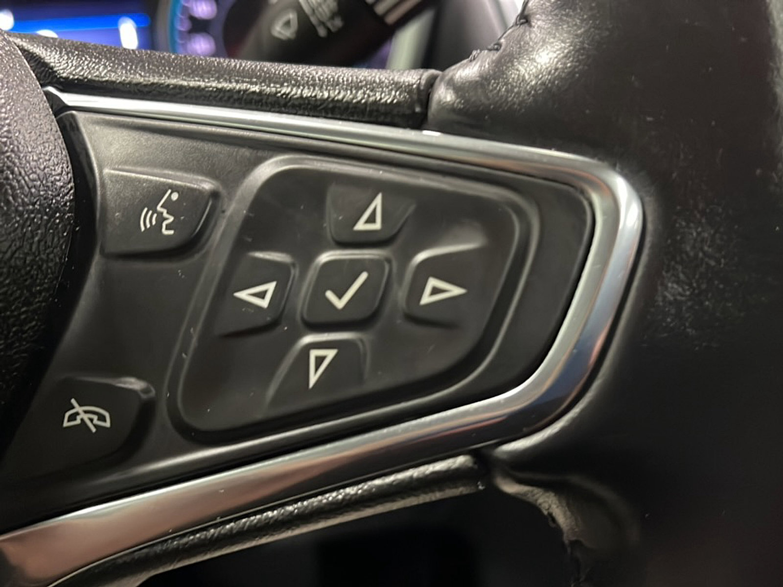 Used 2020 Chevrolet Equinox LT w/ Sport Edition AWD/4WD image 7