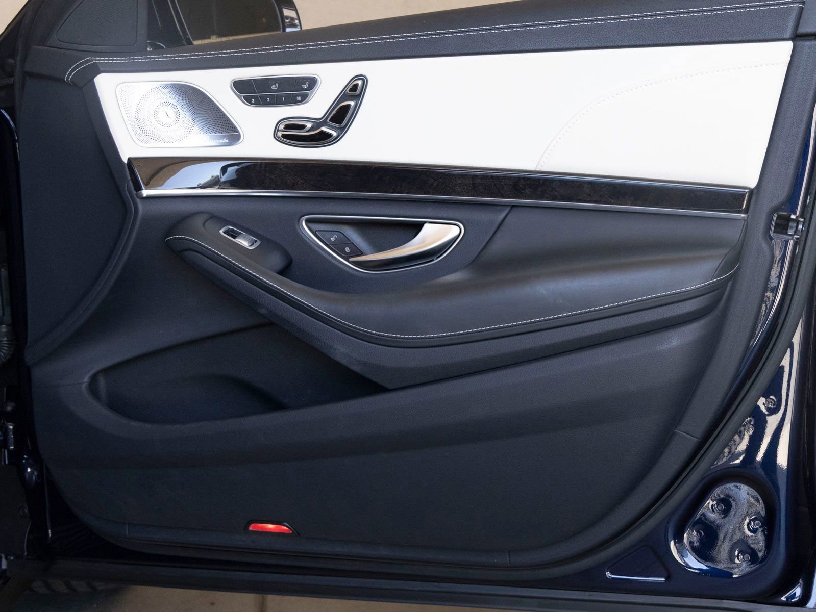 Used 2016 Mercedes-Benz S 550 Sedan image 25