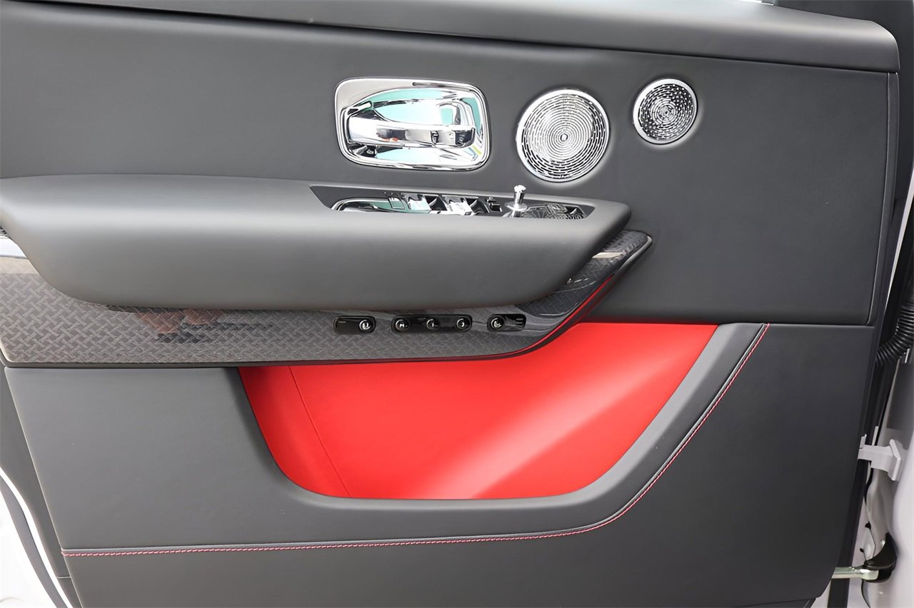 New 2026 Rolls-Royce Cullinan Black Badge image 12