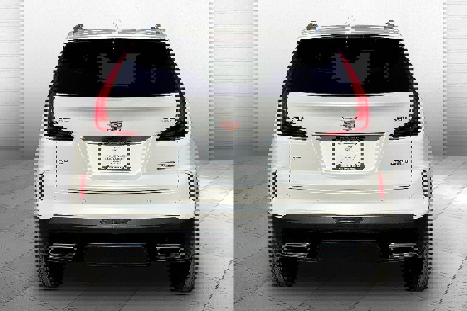 Used 2024 Cadillac XT4 Premium Luxury w/ Technology Package image 3