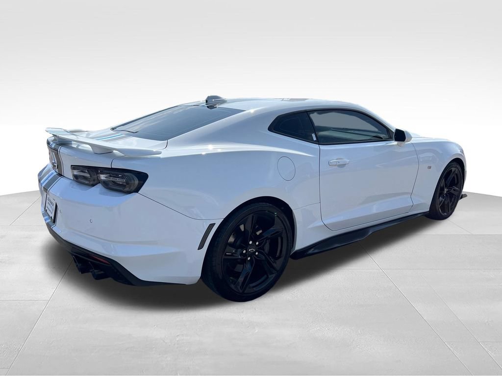 Used 2021 Chevrolet Camaro SS RWD image 5