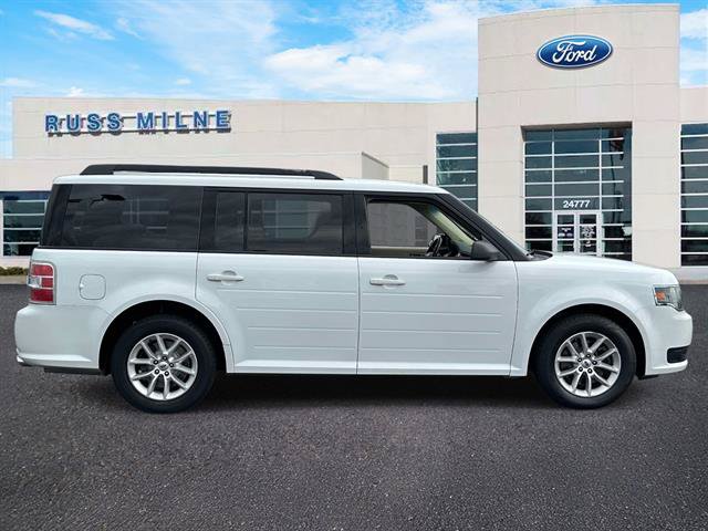 Used 2017 Ford Flex SE FWD image 2