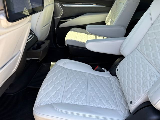 Used 2025 Cadillac Escalade V AWD/4WD image 17