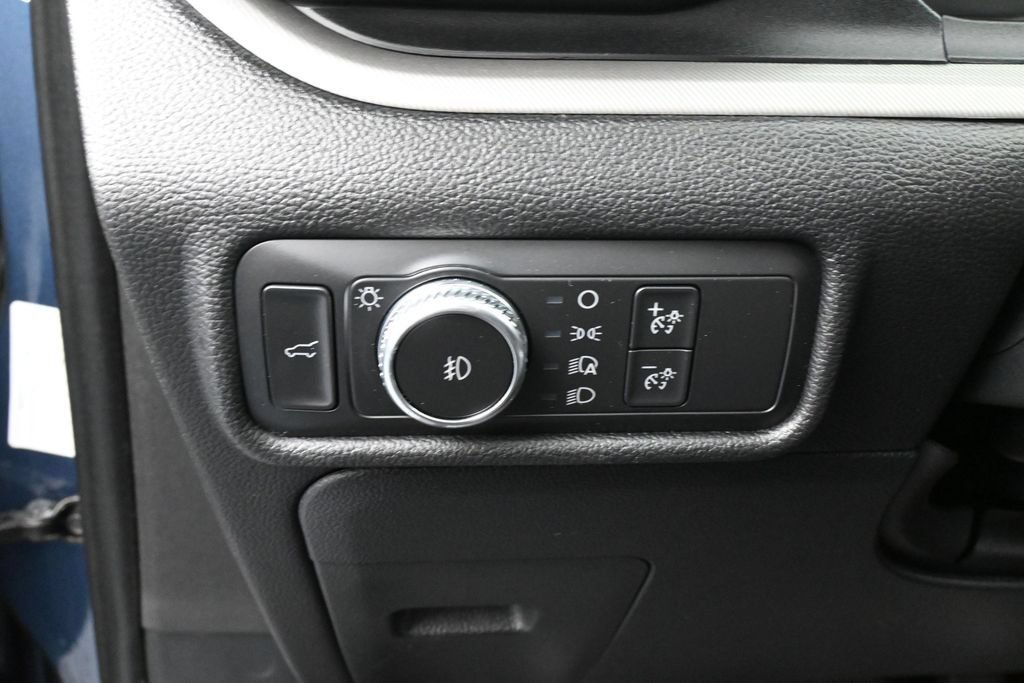 Used 2020 Ford Explorer XLT w/ Equipment Group 202A AWD/4WD image 16
