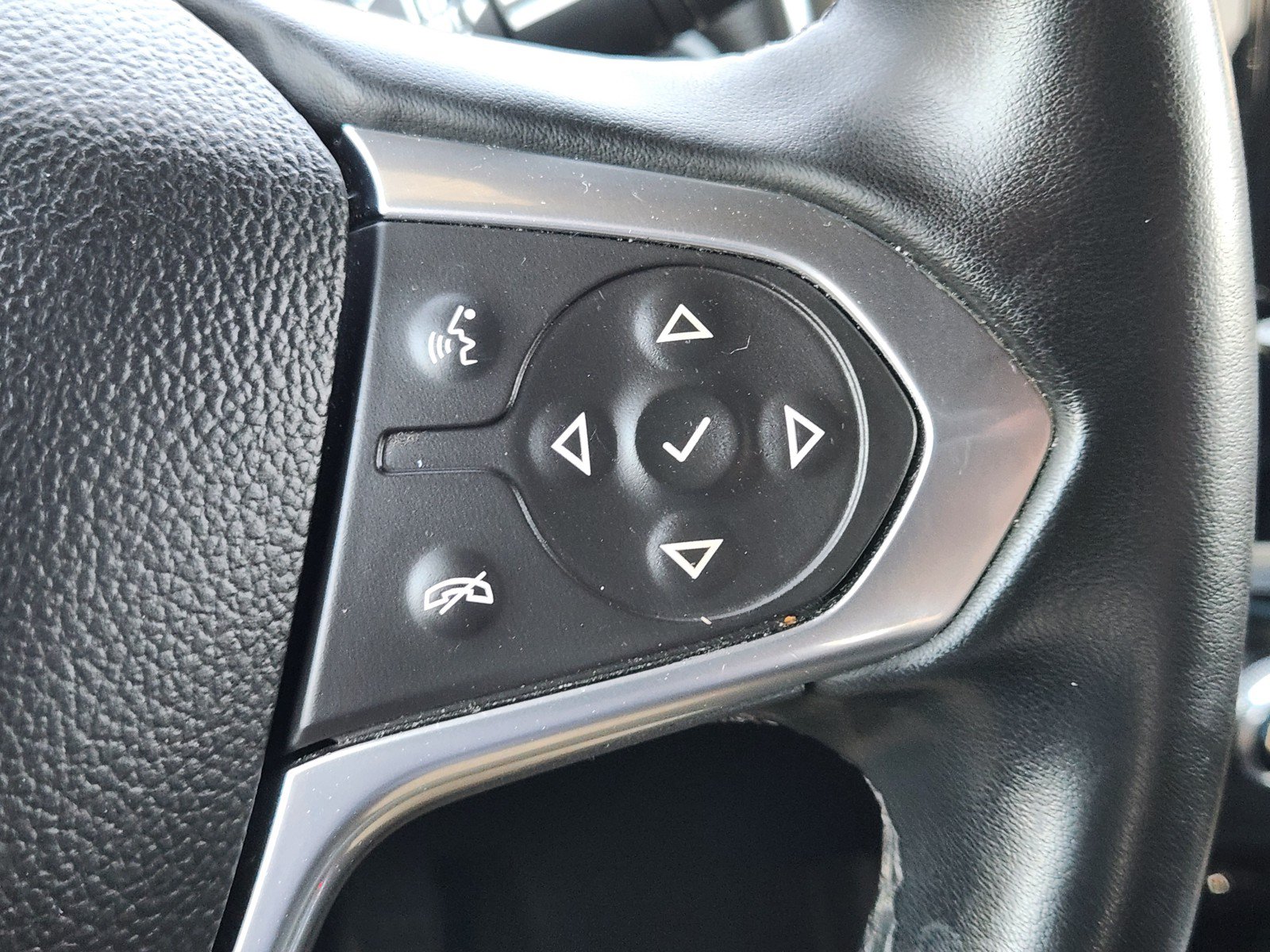 Used 2023 Chevrolet Traverse LT FWD image 23