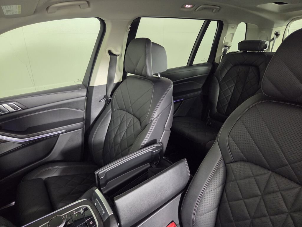 Used 2023 BMW X7 xDrive40i w/ Premium Package image 23