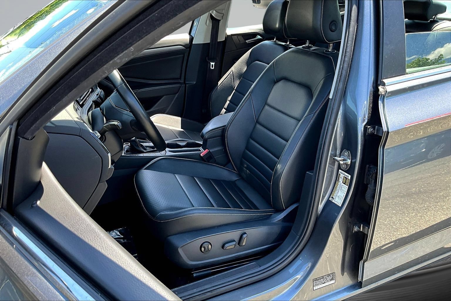 Used 2024 Volkswagen Jetta SE FWD image 20