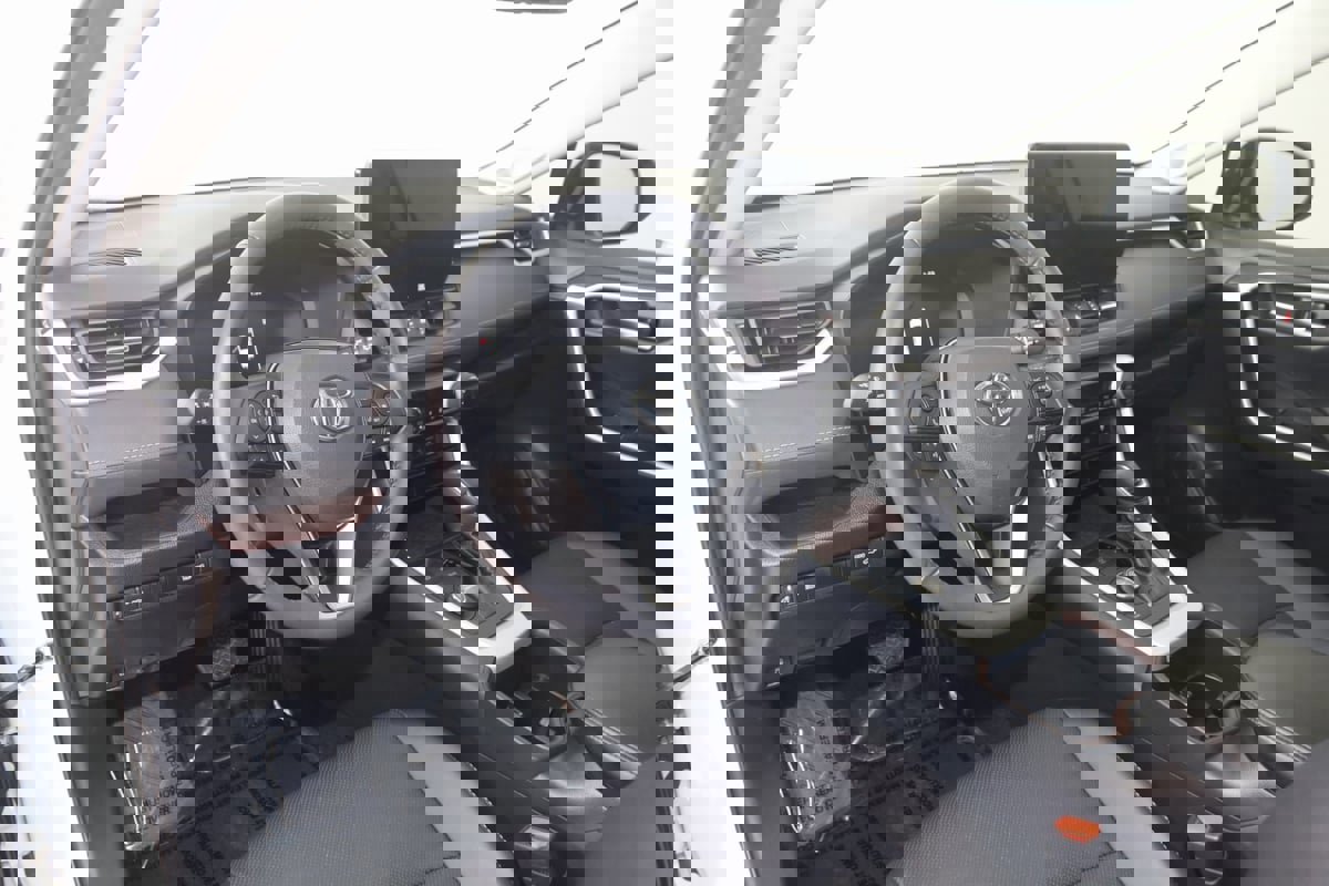 Used 2024 Toyota RAV4 Limited image 25