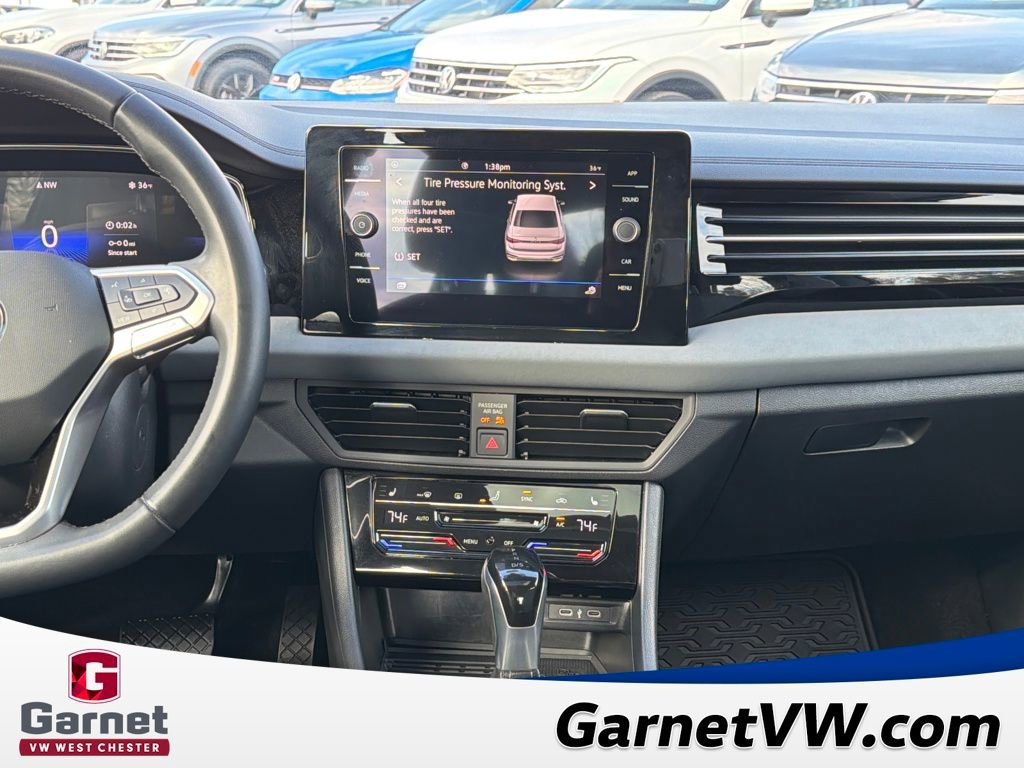 Certified 2025 Volkswagen Jetta SE image 16