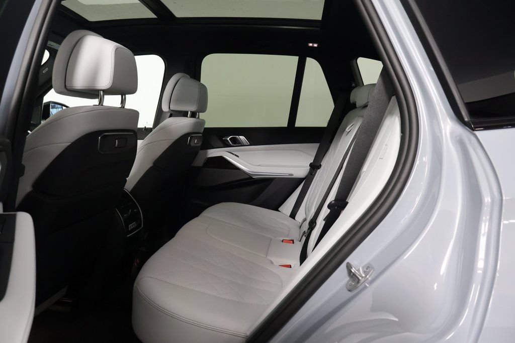 New 2026 BMW X5 xDrive50e w/ M Sport Package AWD/4WD image 6