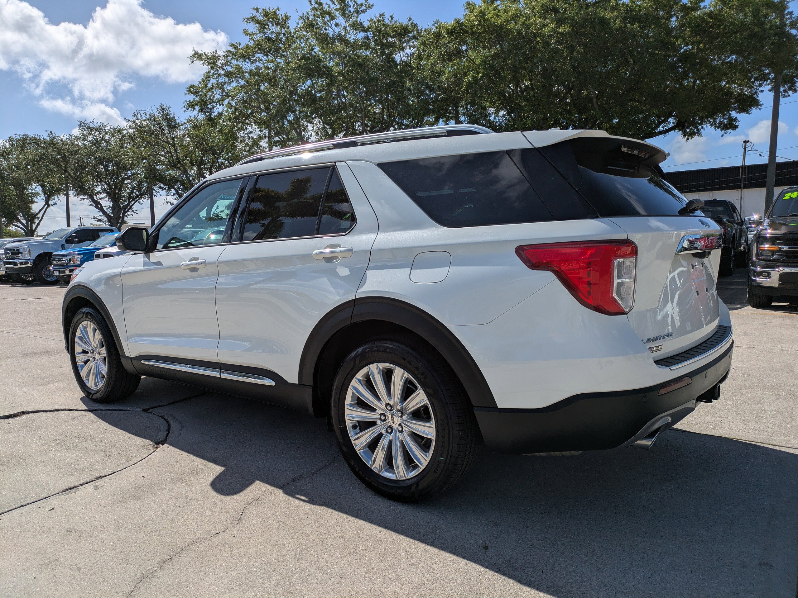 Used 2020 Ford Explorer Limited w/ Class III Trailer Tow Package RWD image 6