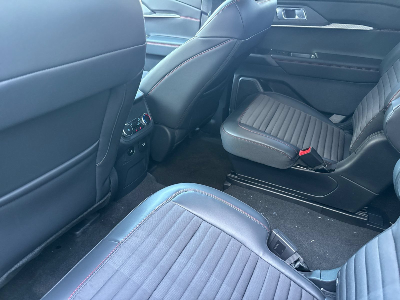 New 2026 Ford Explorer ST-Line w/ ST-Line Street Pack RWD image 12