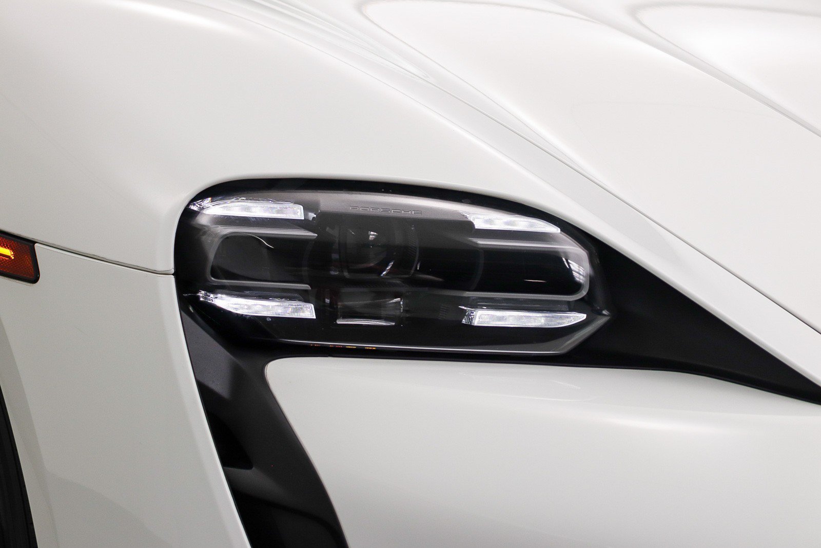 Used 2022 Porsche Taycan RWD image 9