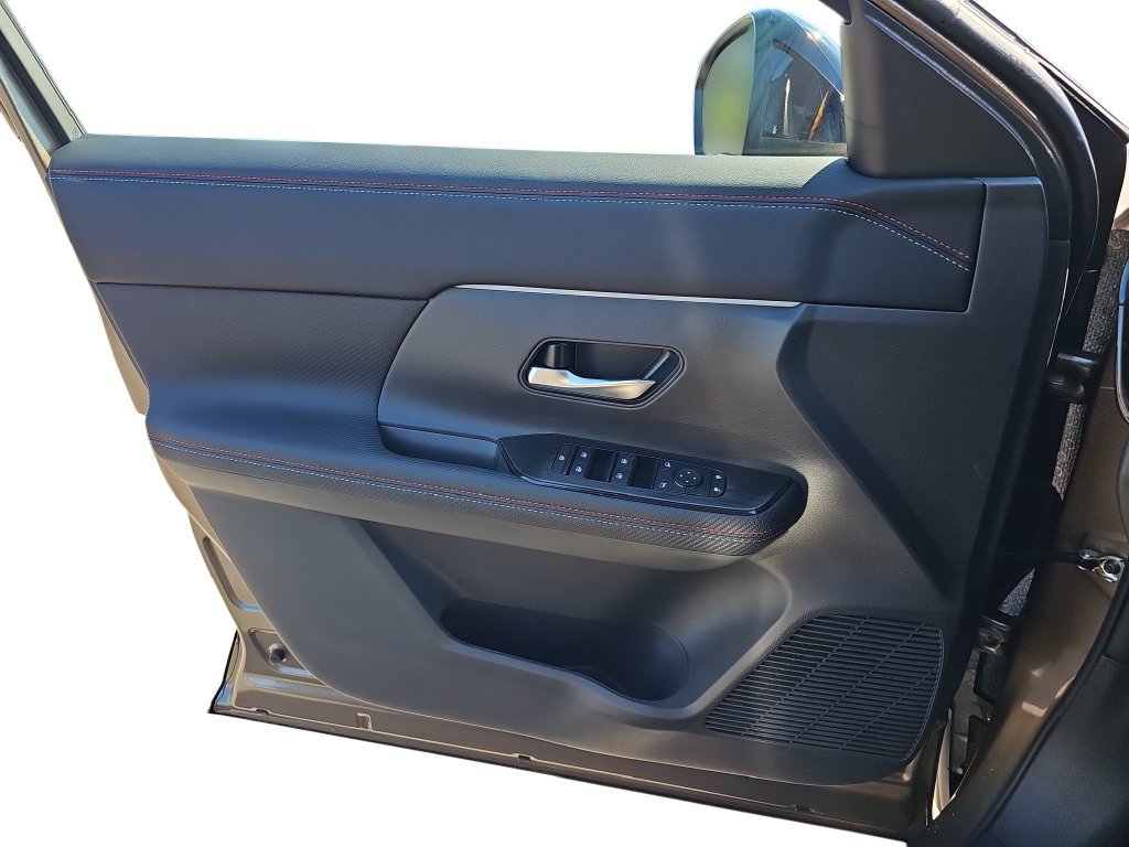 New 2027 Nissan Kicks SR w/ Cold Weather Package FWD image 26