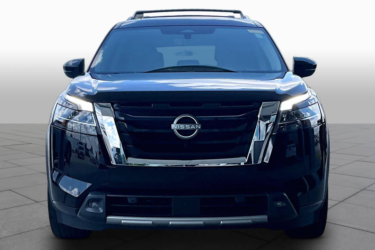 Used 2023 Nissan Pathfinder Platinum w/ Cargo Package AWD/4WD image 4
