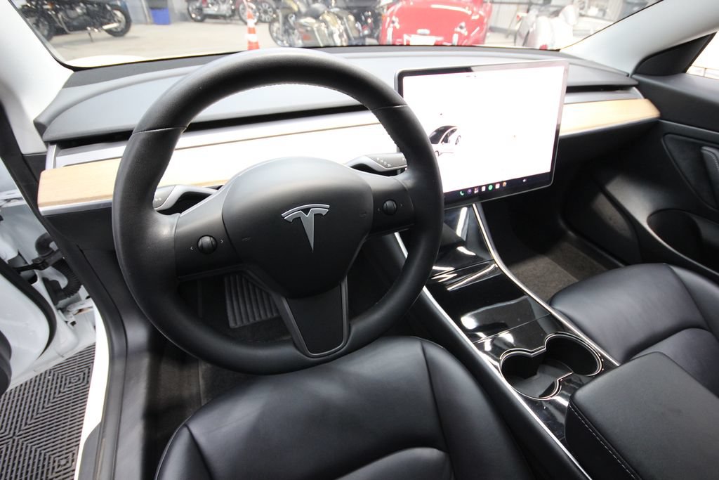 Used 2020 Tesla Model 3 Standard Range Plus RWD image 14