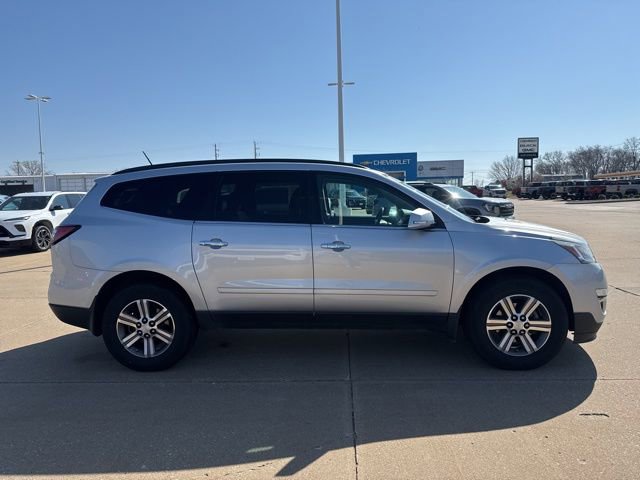 Used 2017 Chevrolet Traverse LT image 2