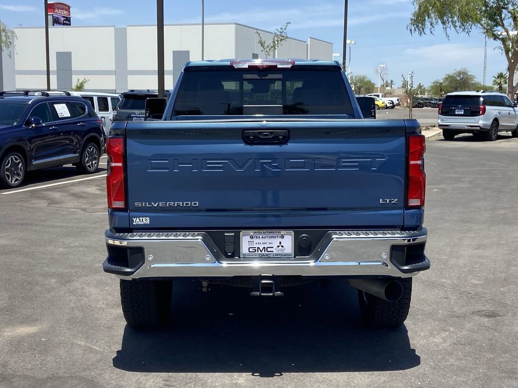 Used 2025 Chevrolet Silverado 2500 LTZ w/ LTZ Premium Package AWD/4WD image 5