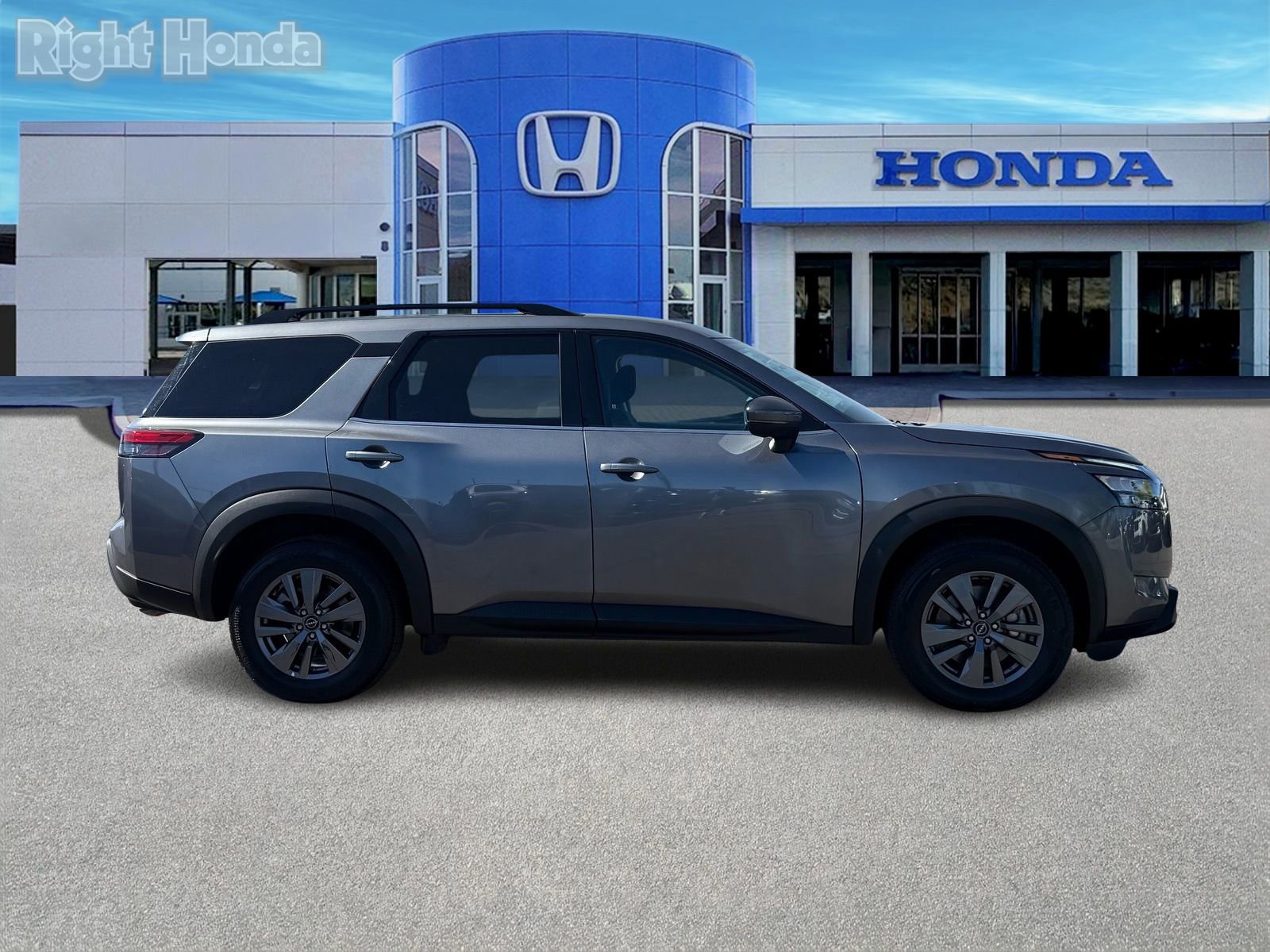 Used 2024 Nissan Pathfinder SV image 9