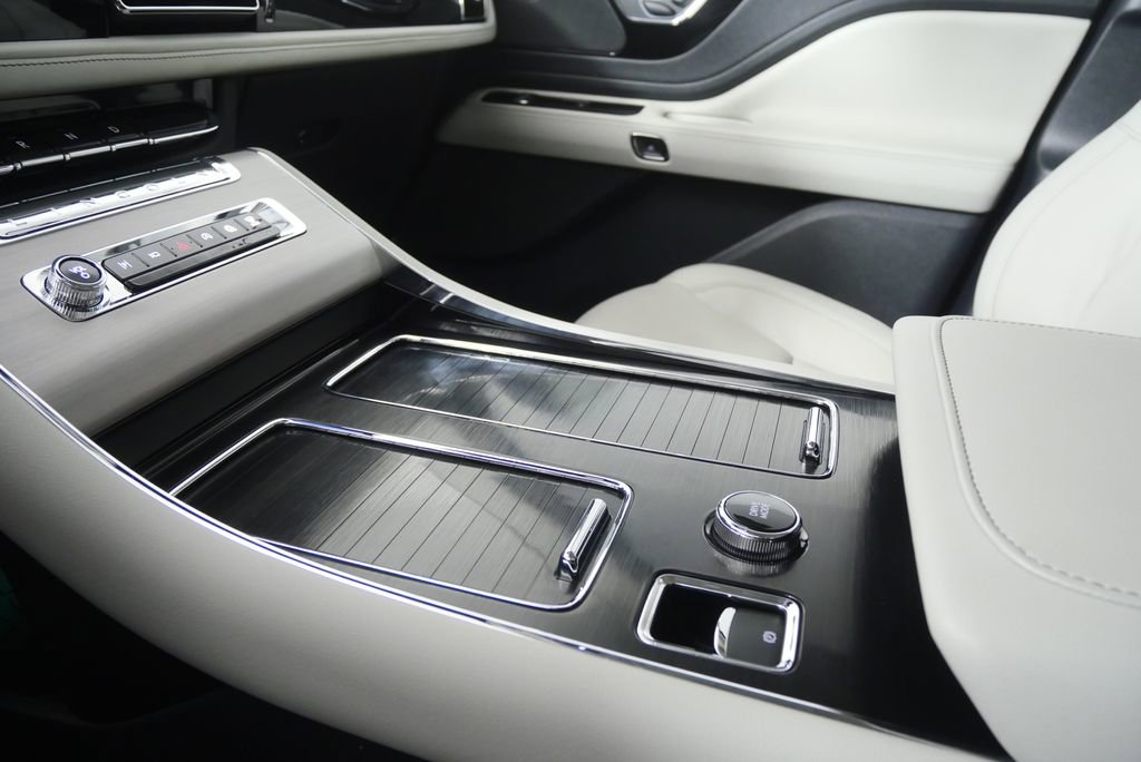 Used 2025 Lincoln Aviator Reserve w/ Jet Appearance Package image 26