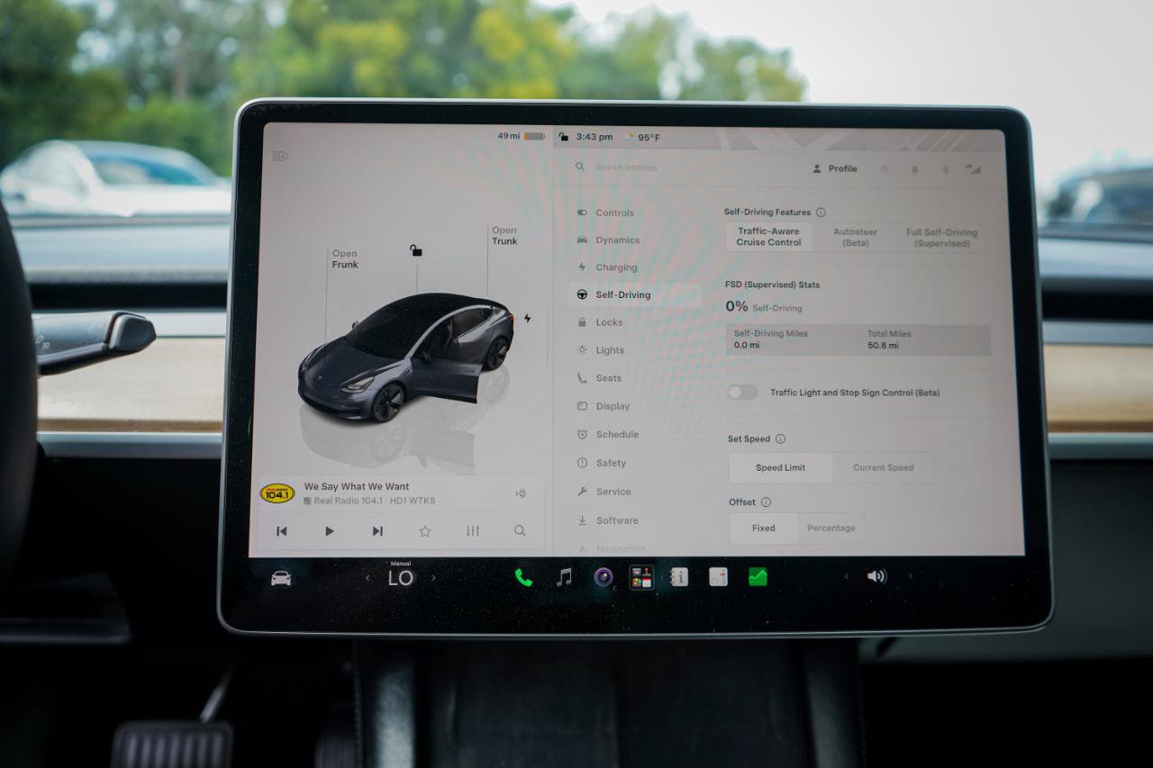 Used 2023 Tesla Model 3 Standard Range RWD image 11