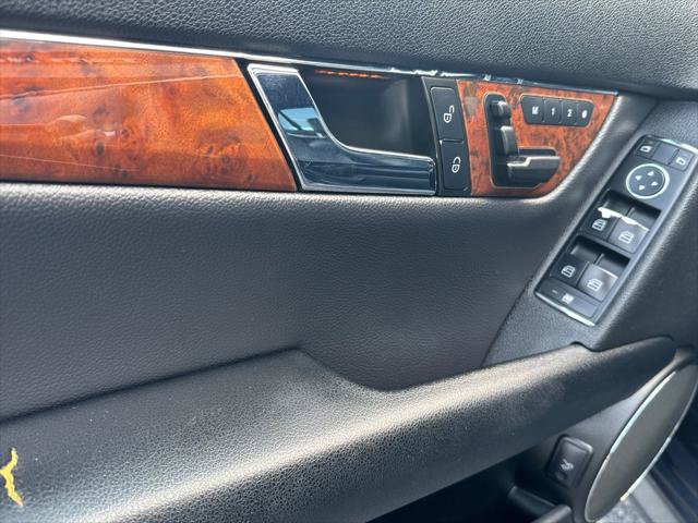 Used 2010 Mercedes-Benz C 300 4MATIC Sedan image 8