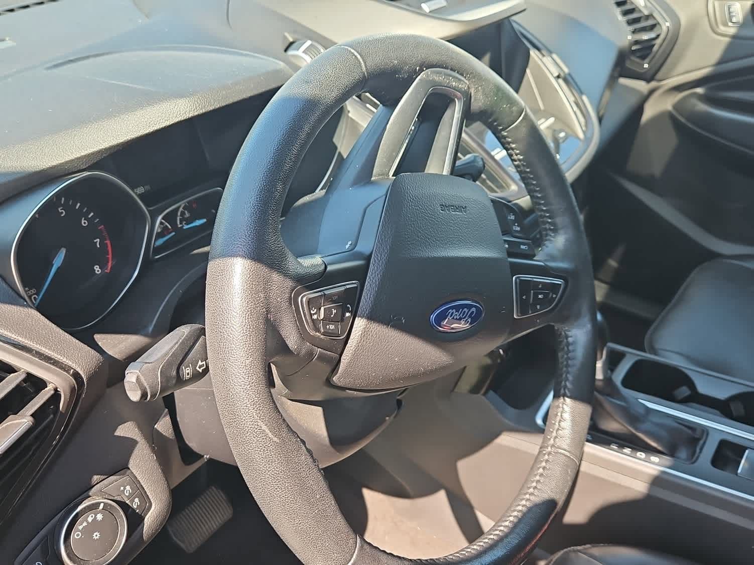 Used 2017 Ford Escape Titanium image 2