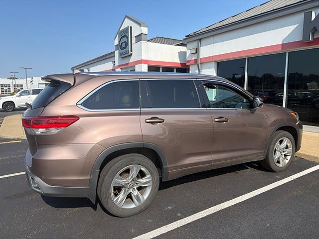 Used 2017 Toyota Highlander Limited AWD/4WD image 12