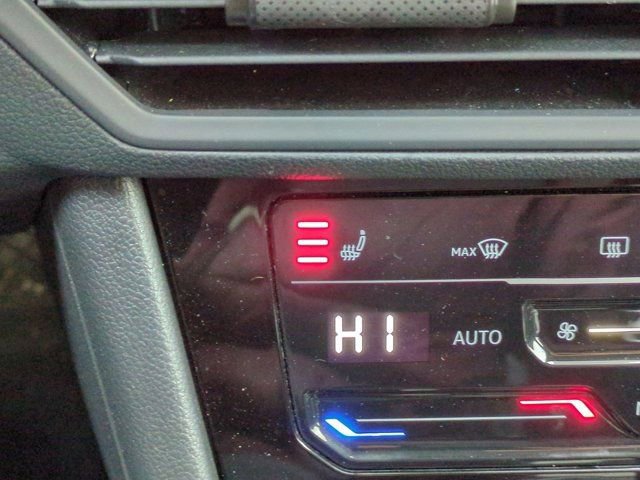 Used 2025 Volkswagen Jetta SE image 13
