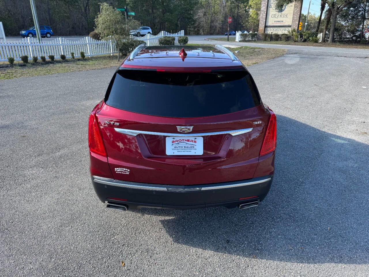 Used 2017 Cadillac XT5 Luxury w/ Driver Awareness Package image 5