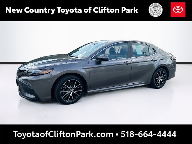 Used 2024 Toyota Camry SE w/ Cold Weather Package AWD/4WD image 3