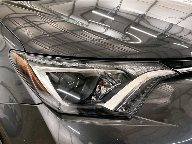 Used 2018 Toyota RAV4 XLE AWD/4WD image 27