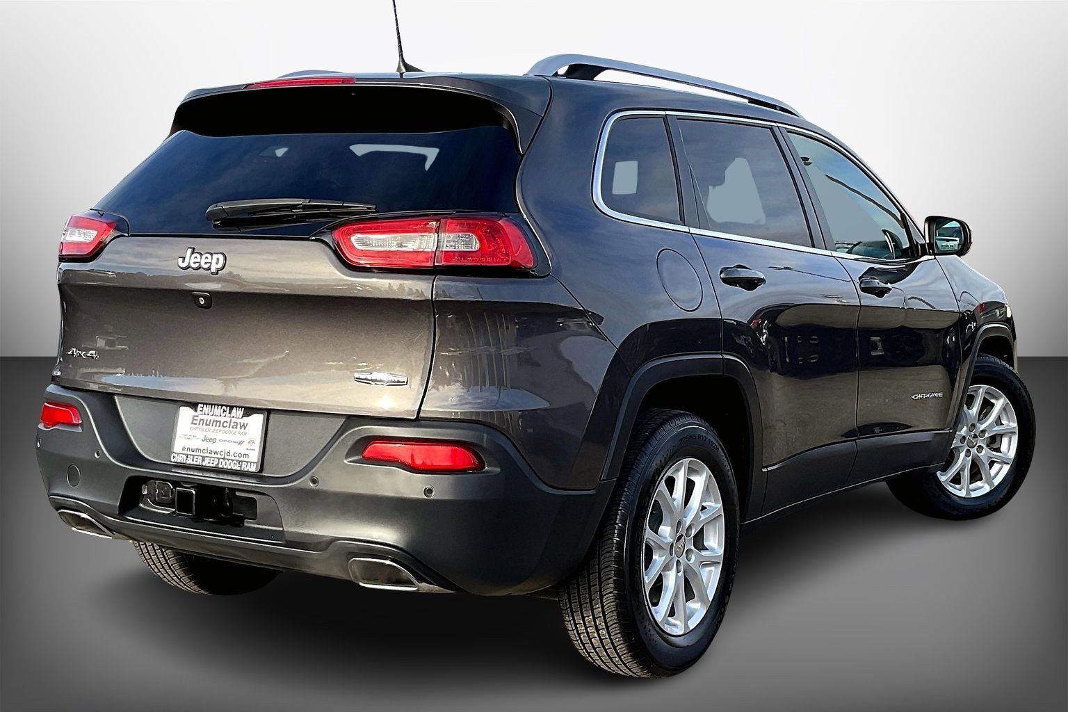 Used 2018 Jeep Cherokee Latitude Plus w/ Comfort/Convenience Group image 12