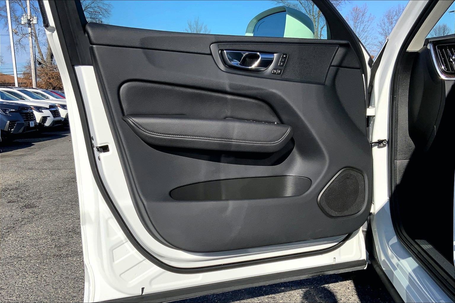 Used 2022 Volvo XC60 B5 Momentum w/ Climate Package image 20