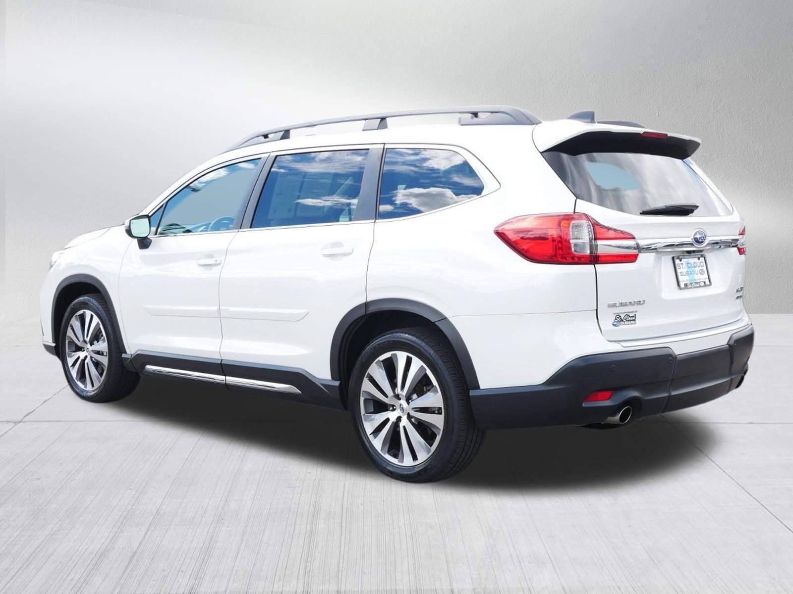 Used 2022 Subaru Ascent Limited w/ Technology Package AWD/4WD image 5