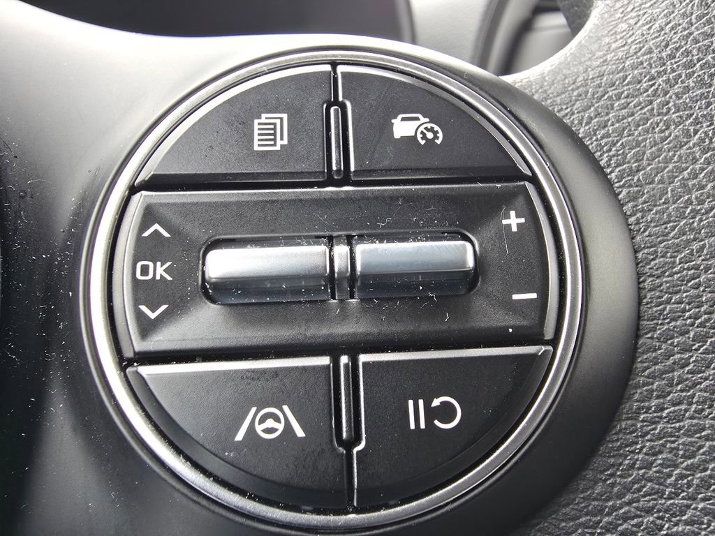 Used 2025 Kia Soul LX image 29