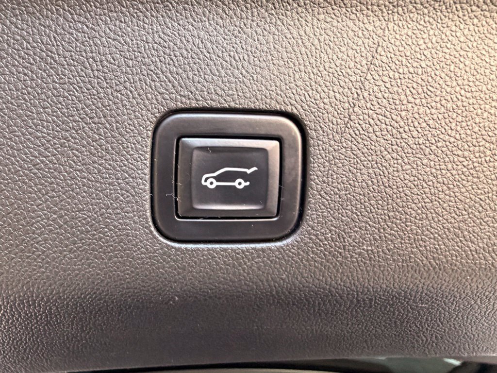 Used 2023 GMC Yukon Denali AWD/4WD image 12