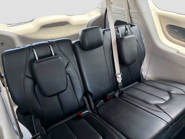 Used 2023 Chrysler Pacifica Touring-L FWD image 28