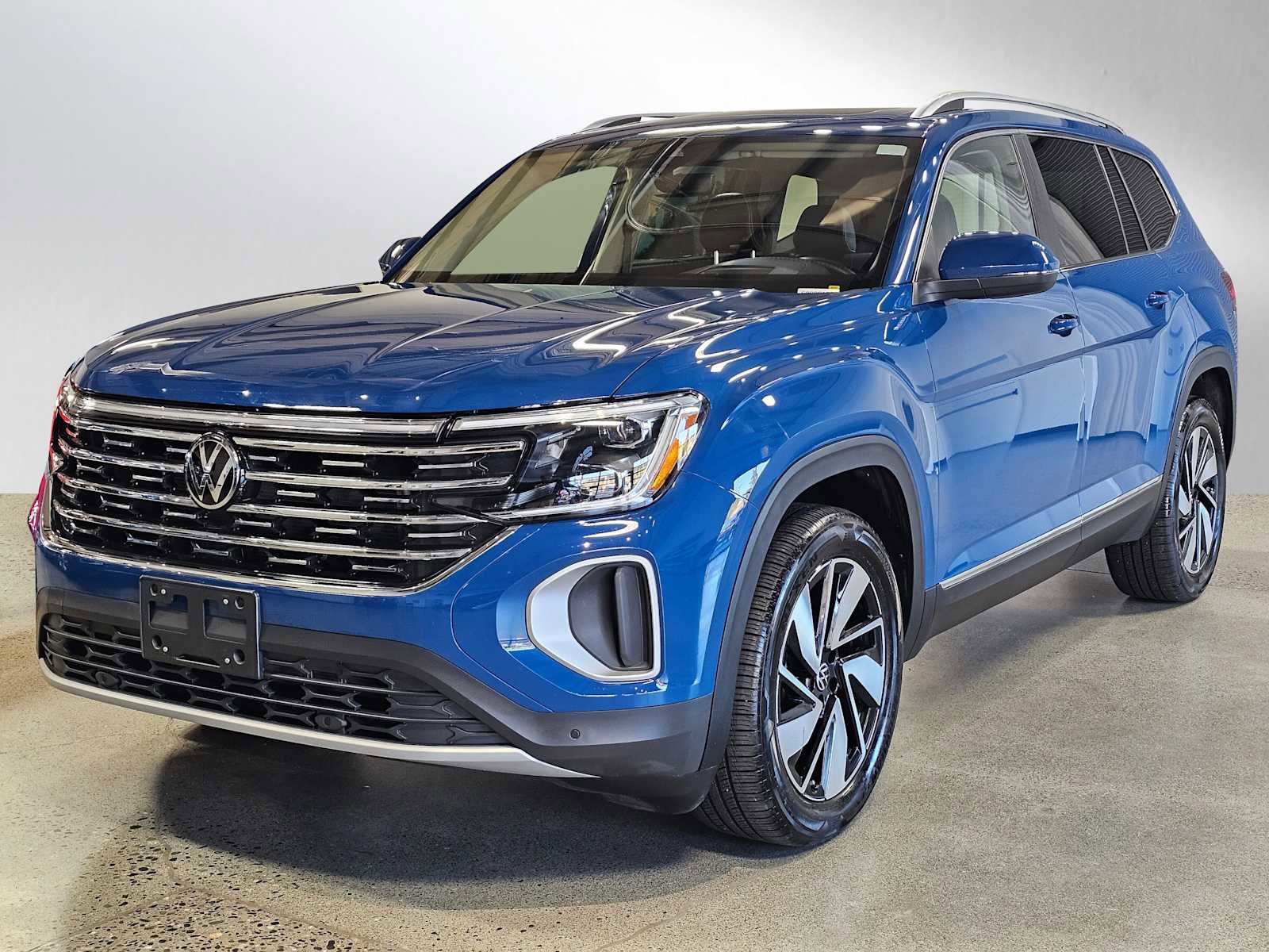 Used 2025 Volkswagen Atlas SEL image 3