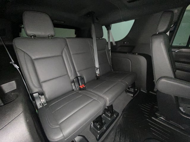 Used 2023 Chevrolet Suburban Z71 w/ Luxury Package AWD/4WD image 24