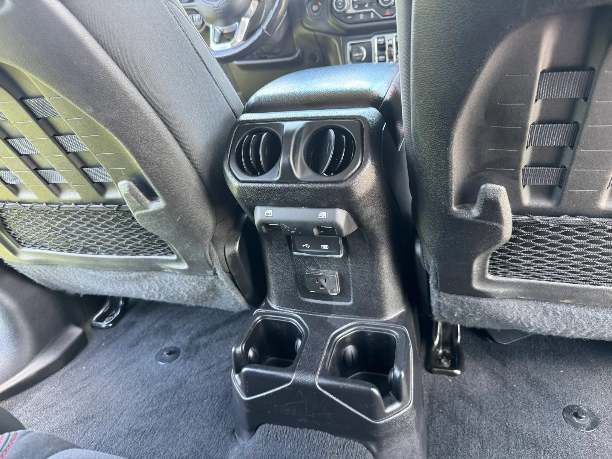 Used 2018 Jeep Wrangler Unlimited Rubicon w/ LED Lighting Group AWD/4WD image 23