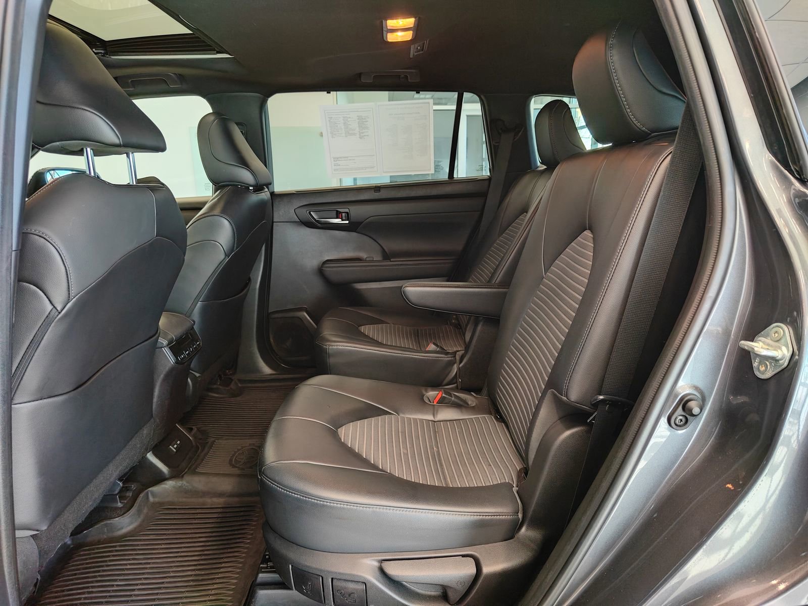 Used 2023 Toyota Highlander XSE image 15