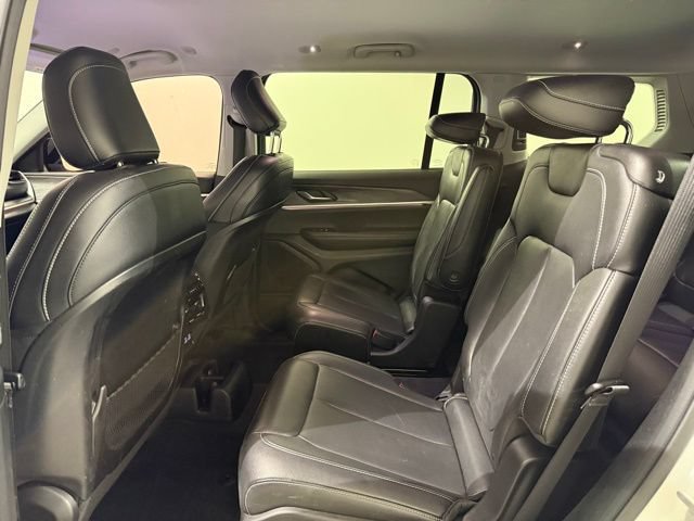 Used 2023 Jeep Grand Cherokee L Limited w/ Black Appearance Package AWD/4WD image 26