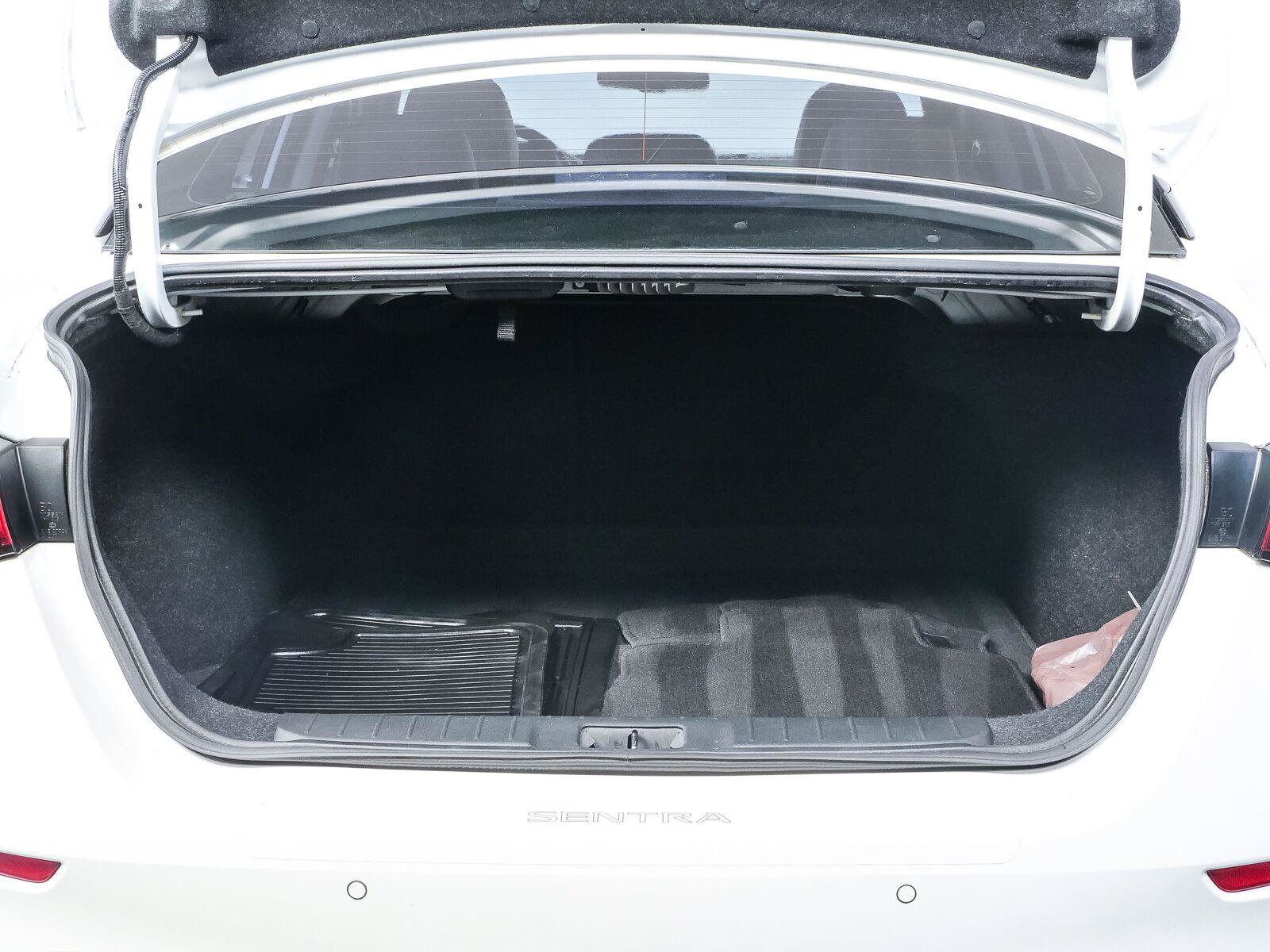 Used 2021 Nissan Sentra SR w/ SR Premium Package FWD image 30