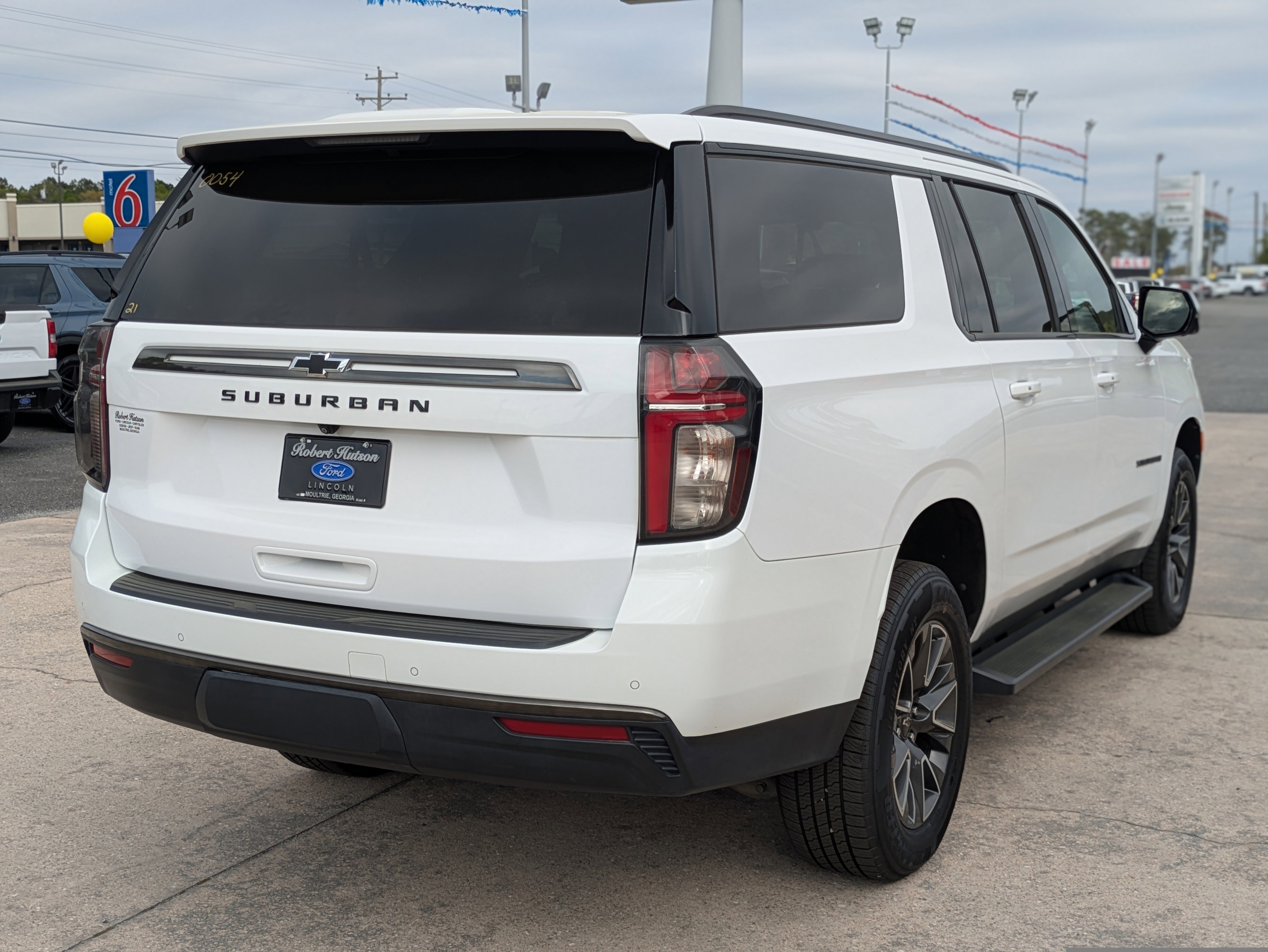 Used 2021 Chevrolet Suburban Z71 w/ Z71 Off-Road Package AWD/4WD image 6