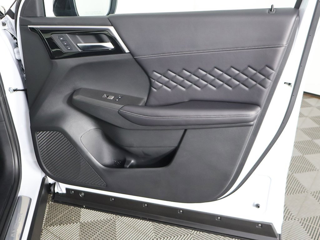 New 2025 Mitsubishi Outlander SEL Black Edition image 27