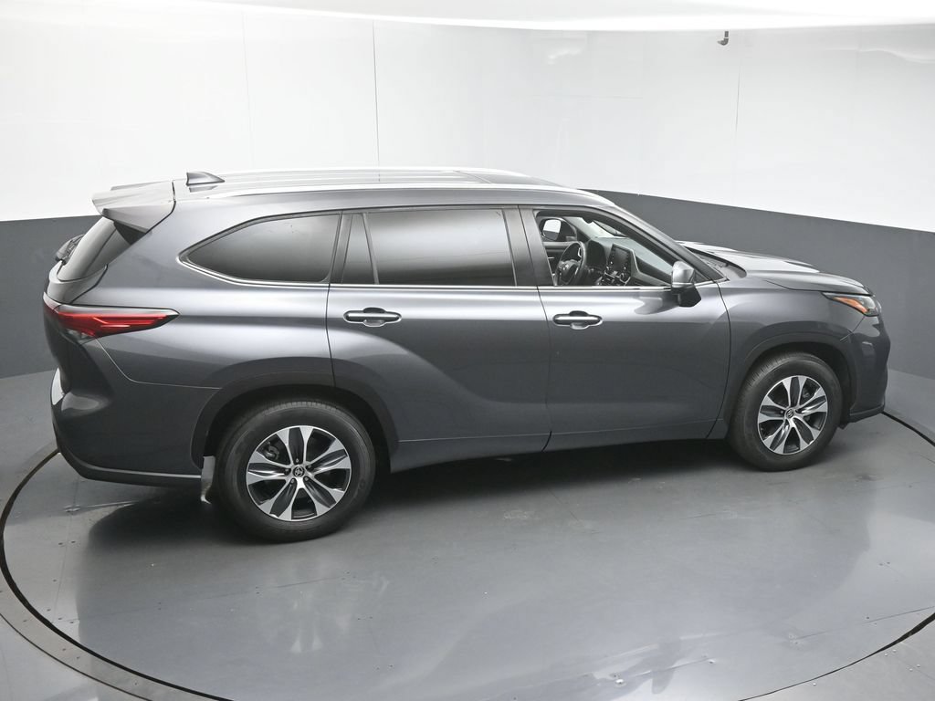Used 2020 Toyota Highlander XLE FWD image 48