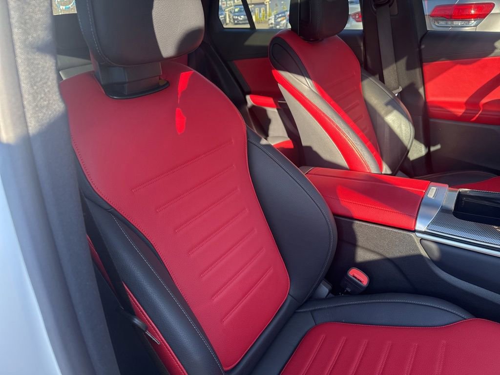 Used 2024 Mercedes-Benz GLC 300 4MATIC image 43