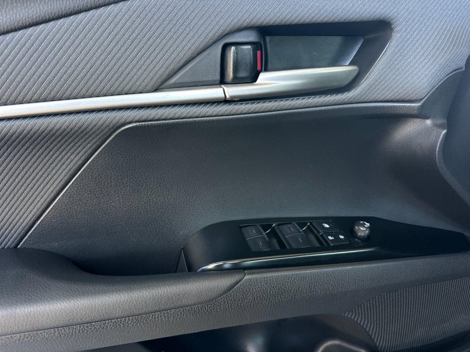 Used 2025 Toyota Camry SE FWD image 10