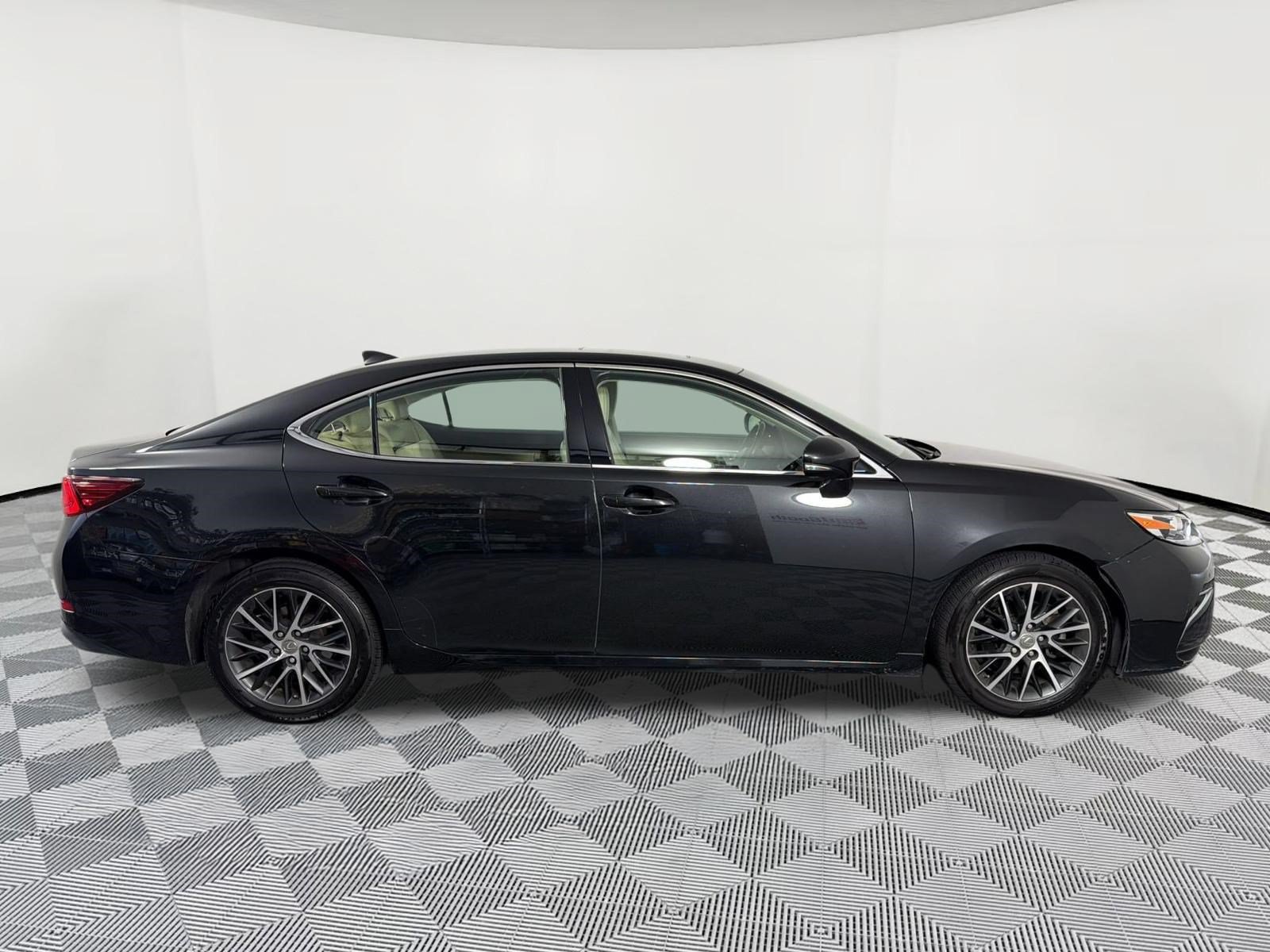 Used 2016 Lexus ES 350 w/ Luxury Package w/Wood Trim FWD image 8